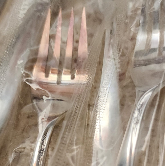 Vintage Oneida Lady Catherine Silverware - Picture 11 of 11